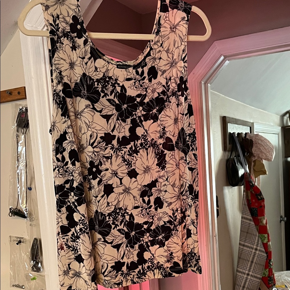Elegant Floral Black and White Tank Top
